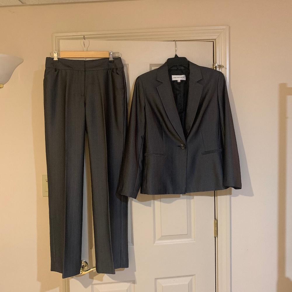 Jones New York Suit Gray Pin Stripe Lined Pants Suit sz 8